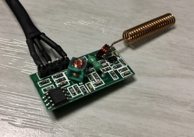 The 322MHz RF MX-05V receiver with antenna soldered